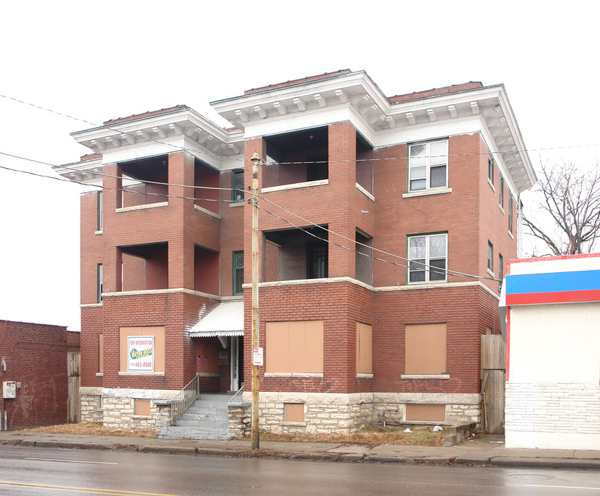 210-212 W 39th St in Kansas City, MO - Building Photo