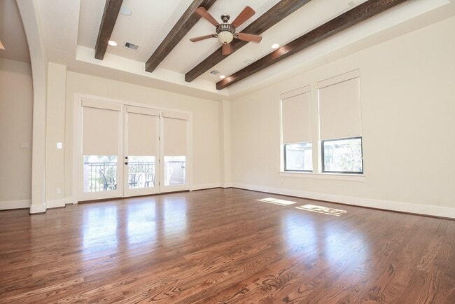 2052 W Main St in Houston, TX - Building Photo - Building Photo