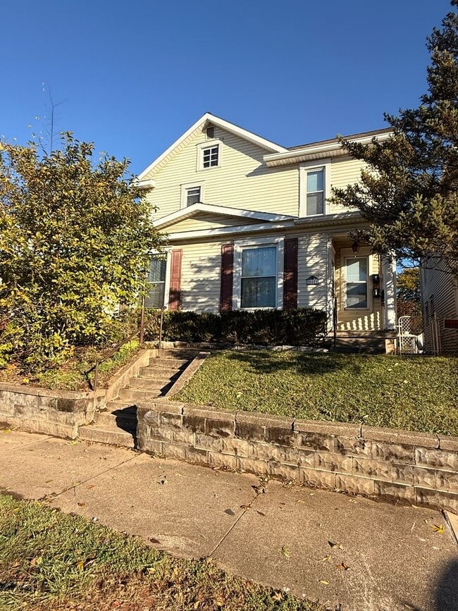 property at 617 E Main St