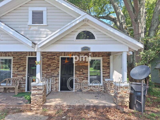 property at 122 Irwin St