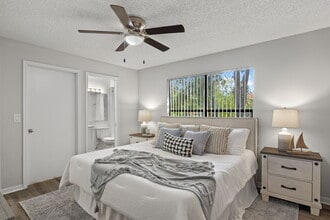 Oasis Naples in Naples, FL - Foto de edificio - Building Photo