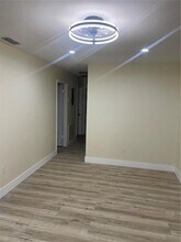 4513 W Gray St in Tampa, FL - Building Photo - Building Photo