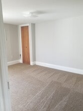 330 Columbia St, Unit 2 in Butler, PA - Foto de edificio - Building Photo