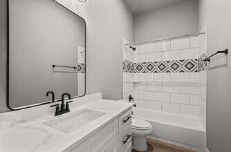 5226 Allen Cay Dr in Texas City, TX - Building Photo - Building Photo