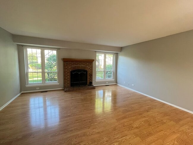 150 White Branch Ct N in Schaumburg, IL - Building Photo - Building Photo
