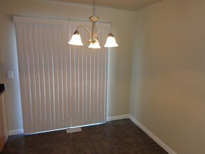 6075 S 6105 W in Kearns, UT - Foto de edificio - Building Photo