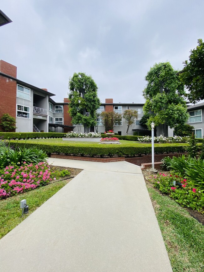Crepe Myrtle Apartments