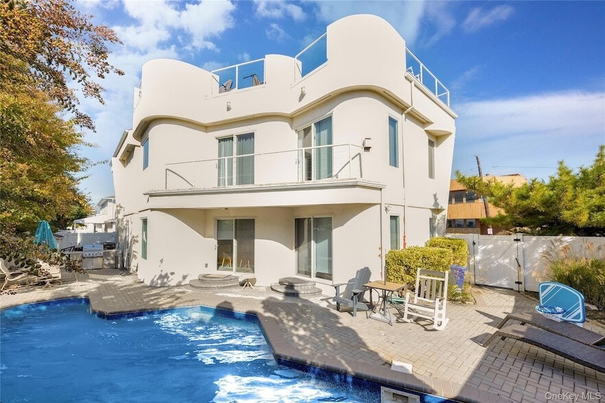 54 Matlock St in Lido Beach, NY - Foto de edificio