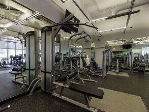 655 W Irving Park Rd, Unit 1114 in Chicago, IL - Foto de edificio - Building Photo