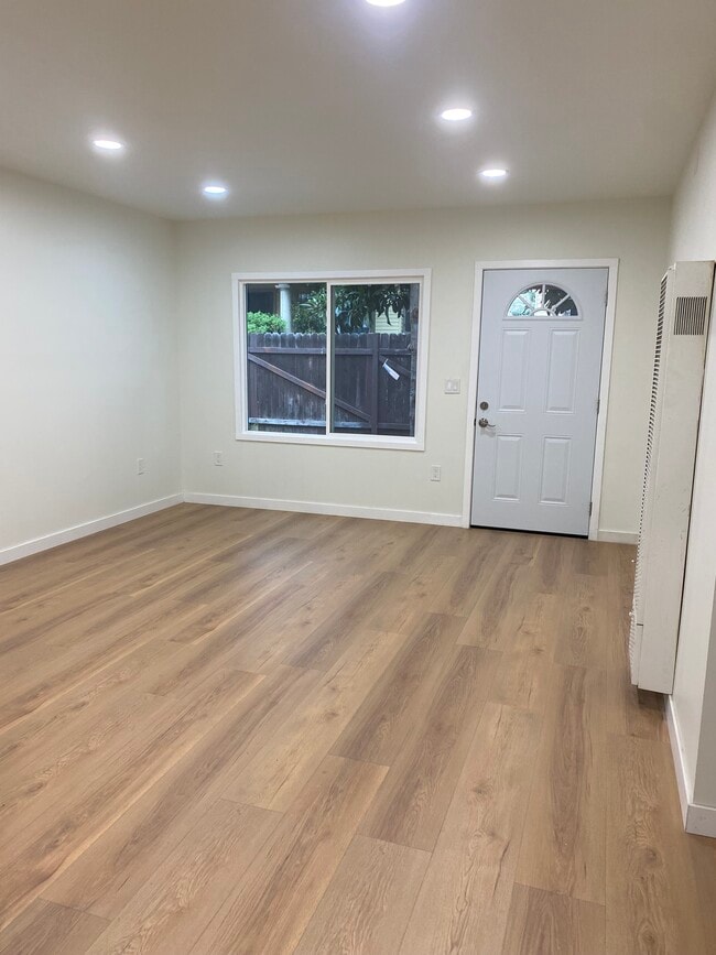 1634 1/2 N Serrano Ave in Los Angeles, CA - Building Photo - Building Photo