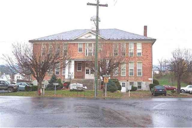 Schoolhouse Apartments in Craigsville, VA - Foto de edificio - Building Photo