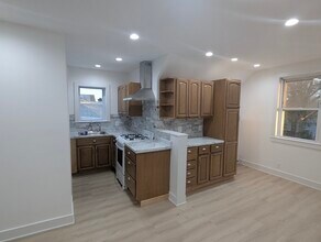 90 W 16th St, Unit 3 rd Floor in Bayonne, NJ - Foto de edificio - Building Photo