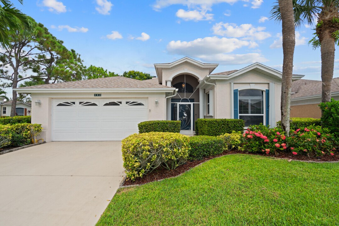 582 Montevina Dr in Port St. Lucie, FL - Building Photo