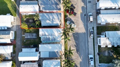 21 Ruthmary Ave in Briny Breezes, FL - Building Photo - Building Photo