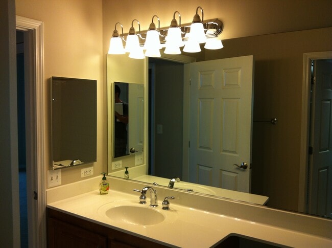 11710 Old Georgetown Road, Unit 1606 in North Bethesda, MD - Building Photo - Building Photo