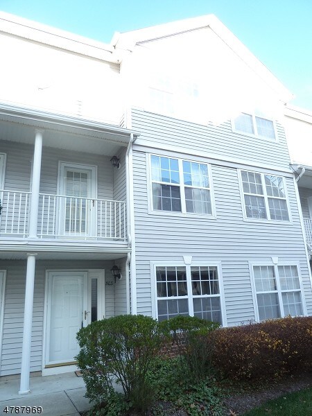 503 Tulsa Ct in Hackettstown, NJ - Building Photo