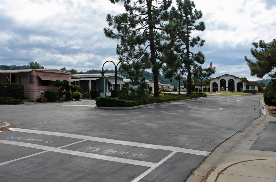 70 Baldwin Rd in Ojai, CA - Building Photo