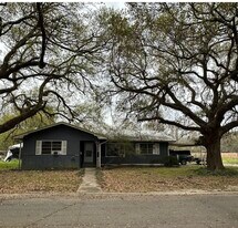 531 Pecan St in St. Martinville, LA - Building Photo