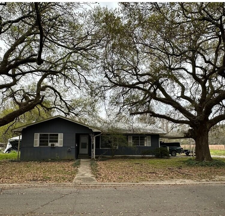 531 Pecan St in St. Martinville, LA - Building Photo