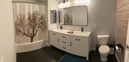 8105 E 11th Ave, Unit 3c in Denver, CO - Building Photo - Building Photo