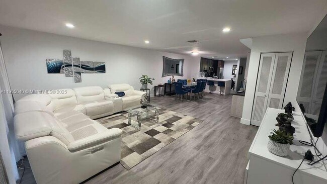 3742 Estepona Ave in Doral, FL - Building Photo - Building Photo