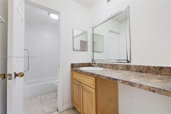 2912 NW 55th Ave in Lauderhill, FL - Building Photo - Building Photo