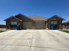 2013 Aberdeen Ave in Wolfforth, TX - Building Photo - Building Photo