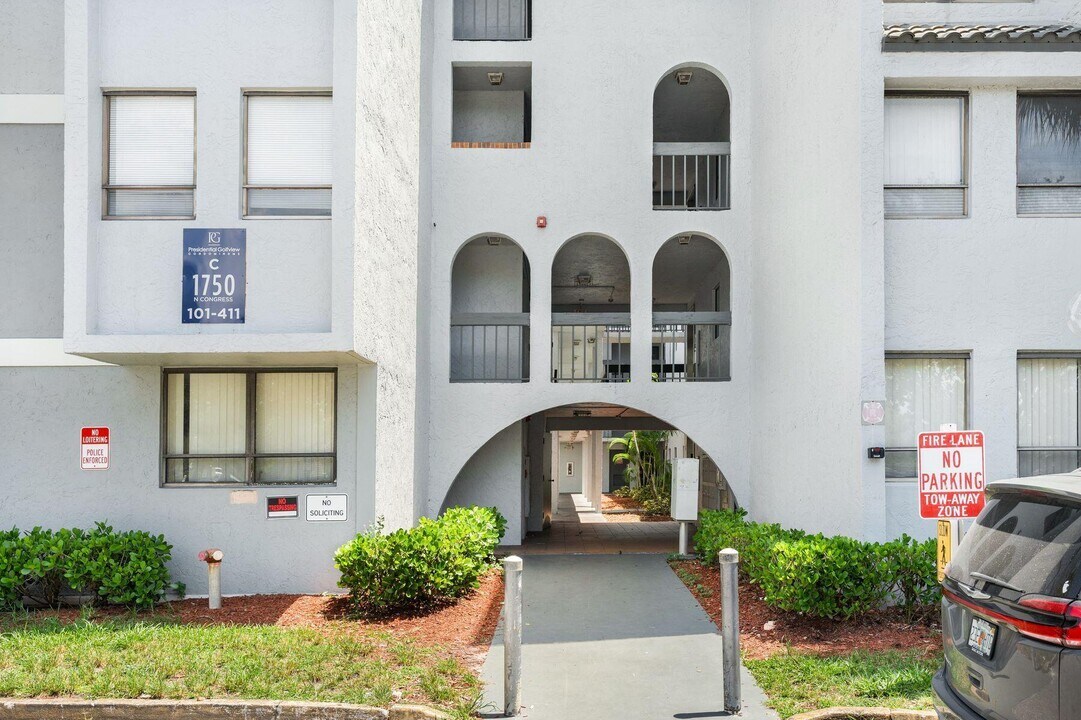 1750 N Congress Ave in West Palm Beach, FL - Building Photo