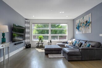 1629 S Miller St, Unit 1S in Chicago, IL - Building Photo - Building Photo