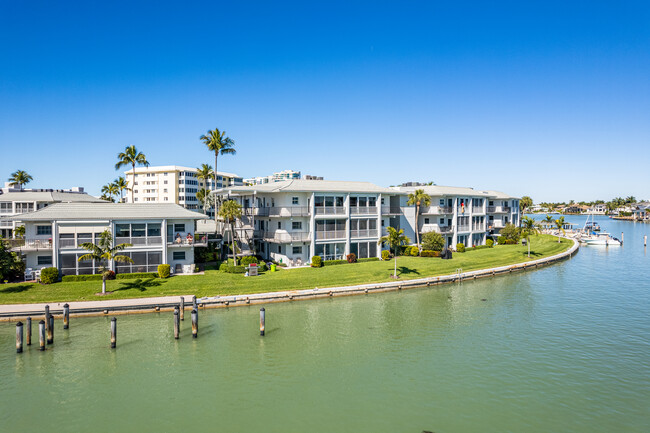 Harborside Gardens in Naples, FL - Foto de edificio - Building Photo