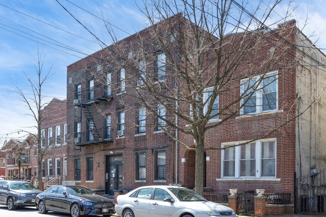 446 Berriman St in Brooklyn, NY - Building Photo