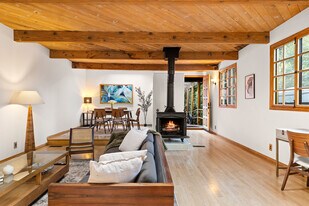 3034 Valevista Trl in Los Angeles, CA - Building Photo