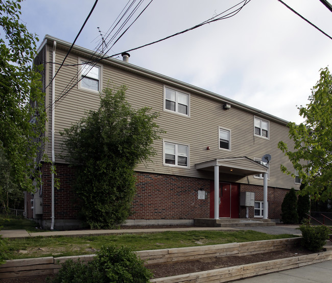 261 Rhodes St in Providence, RI - Foto de edificio - Building Photo