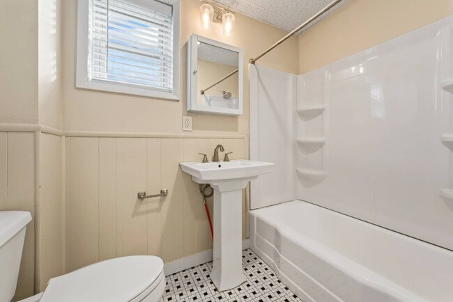 19 Warsaw Ave in Mechanicville, NY - Building Photo - Building Photo