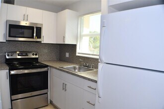 1398 NW 61st St in Miami, FL - Building Photo - Building Photo