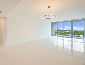 601 NE 36th St, Unit 1303 in Miami, FL - Foto de edificio - Building Photo