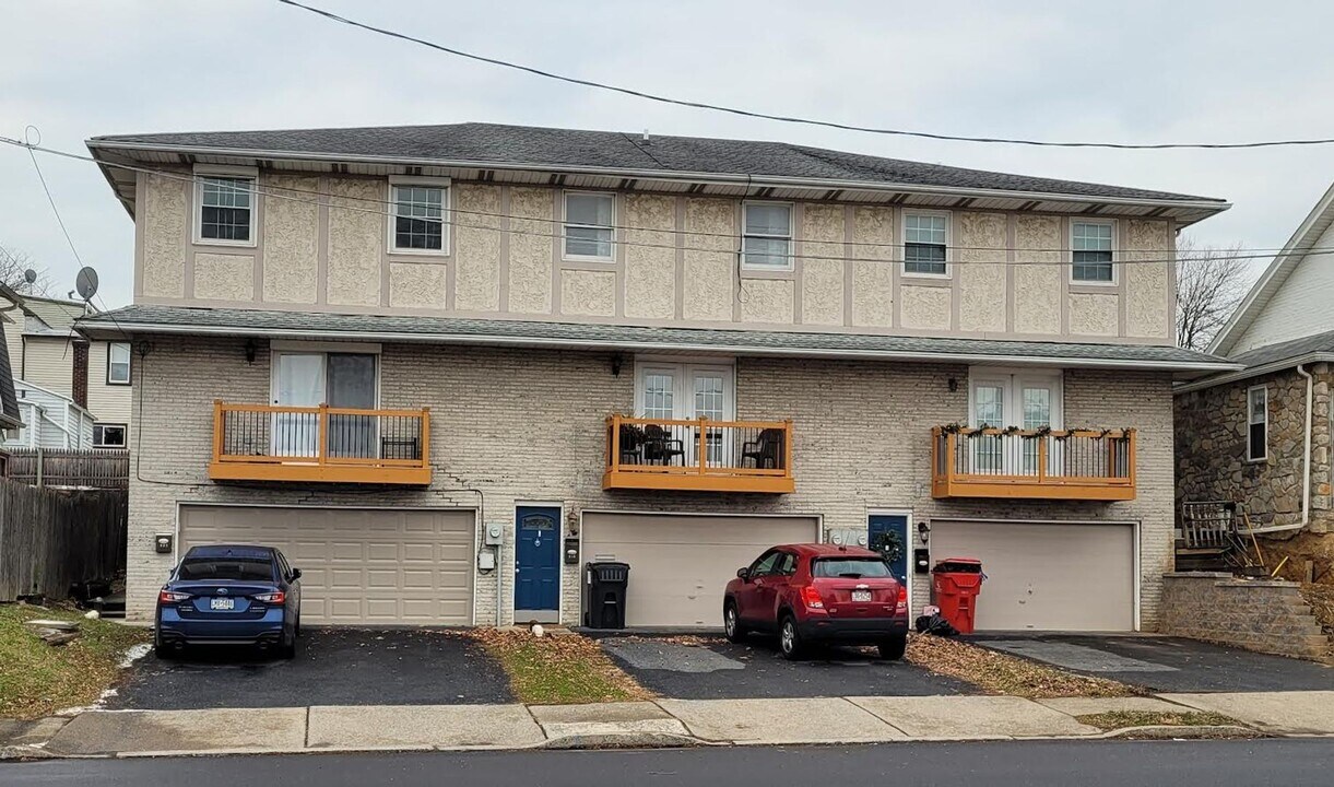 933 N New St in Bethlehem, PA - Building Photo