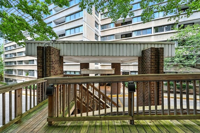 5911 Edsall Rd in Alexandria, VA - Building Photo - Building Photo
