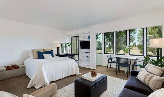 950 N Kings Rd, Unit 346 in West Hollywood, CA - Building Photo - Building Photo