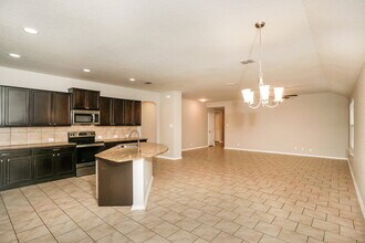 8850 Belgian Falls in San Antonio, TX - Foto de edificio - Building Photo