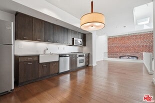 940 E 2nd St in Los Angeles, CA - Building Photo