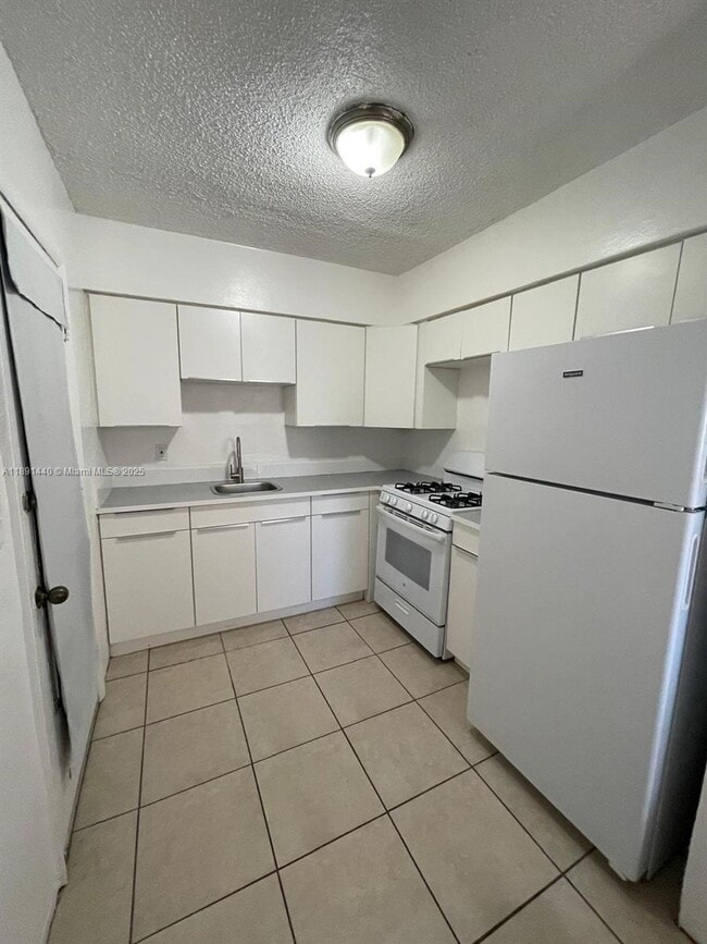 16851 NE 18th Ave in North Miami Beach, FL - Building Photo - Building Photo