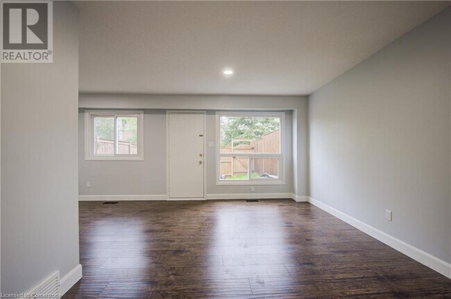 273 Pioneer Dr in Kitchener, ON - Building Photo - Building Photo