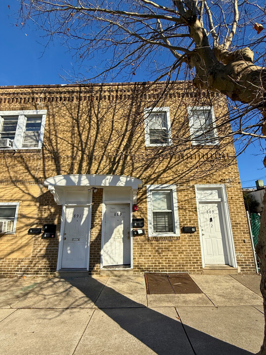 889 N 26th St, Unit 889 N 26th St #4 Camden N in Camden, NJ - Building Photo