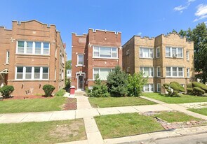 5104 W Henderson St in Chicago, IL - Building Photo