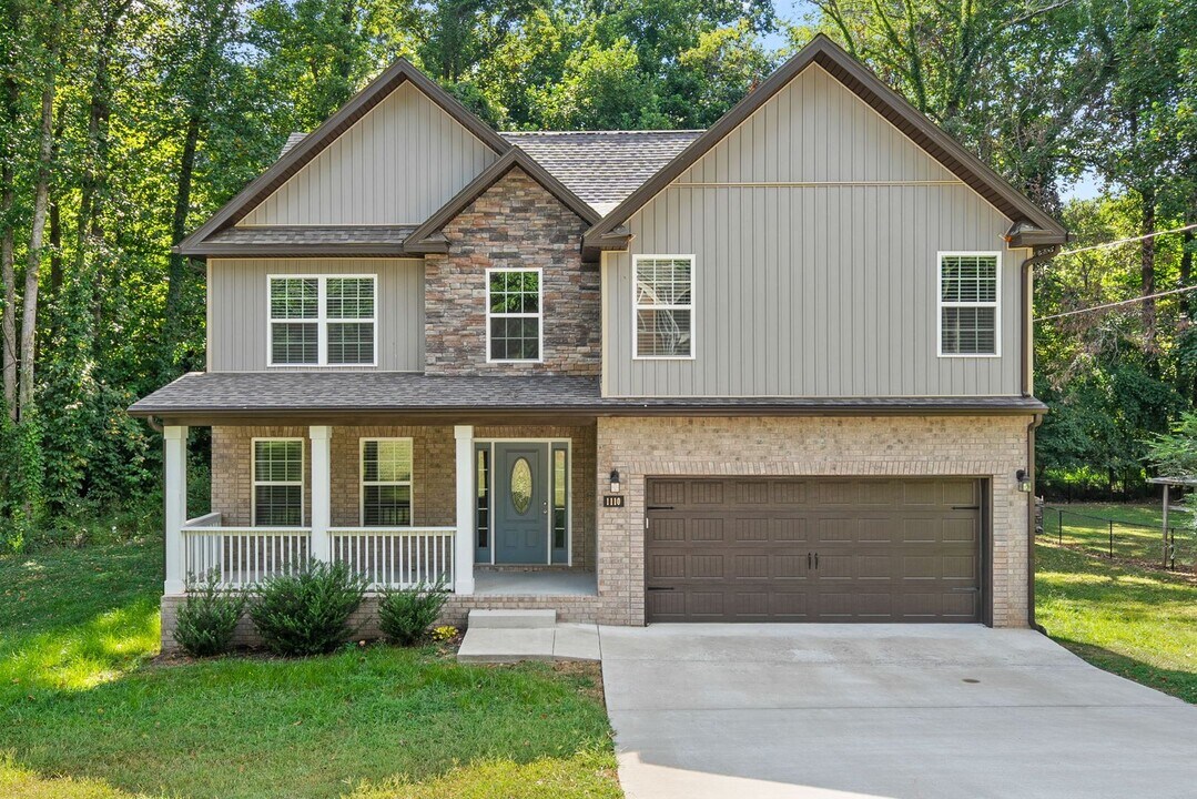1110 Stonebrook Dr in Clarksville, TN - Building Photo
