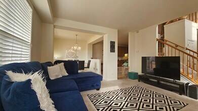 1268 Bradley Cir in Elgin, IL - Building Photo - Building Photo