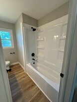 1651 W 11th St in Waterloo, IA - Building Photo