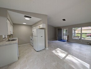 3340 NE 56th Ave in Silver Springs, FL - Building Photo - Building Photo