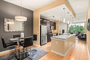 2950 McKinney Ave in Dallas, TX - Building Photo